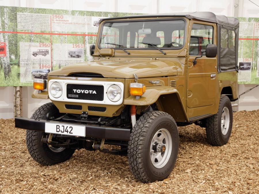  Toyota Land Cruiser 40 Canvas Top 1979 года  (фото 2 из 5)